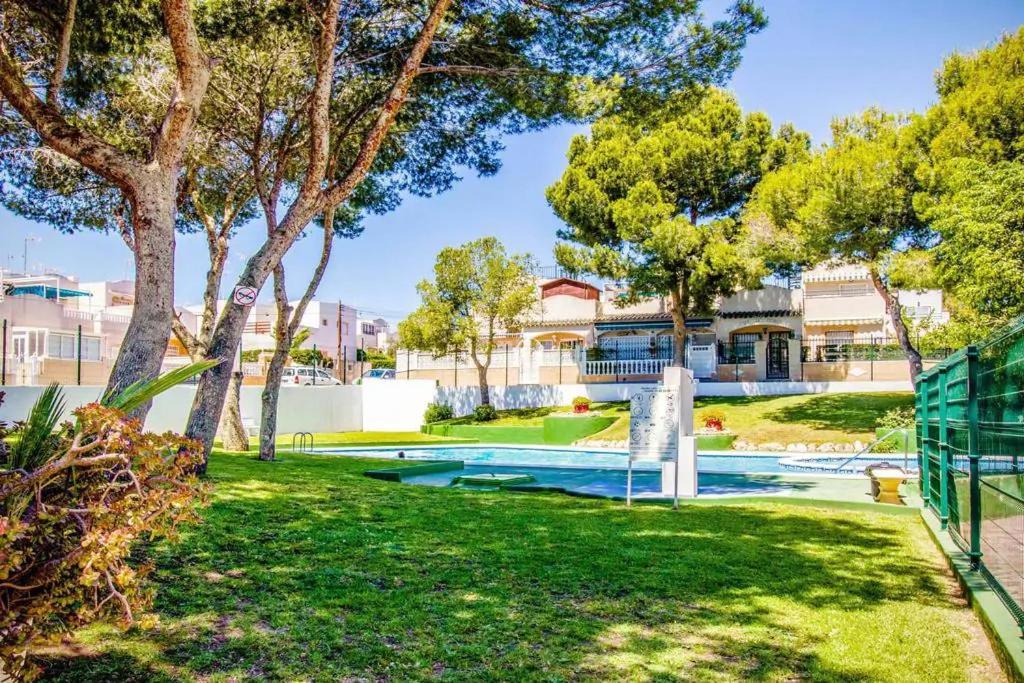 Apartament Casa Del Gato Rojo , Communal Swimming Pool , Terrace With Barbecue Torrevieja Exterior photo